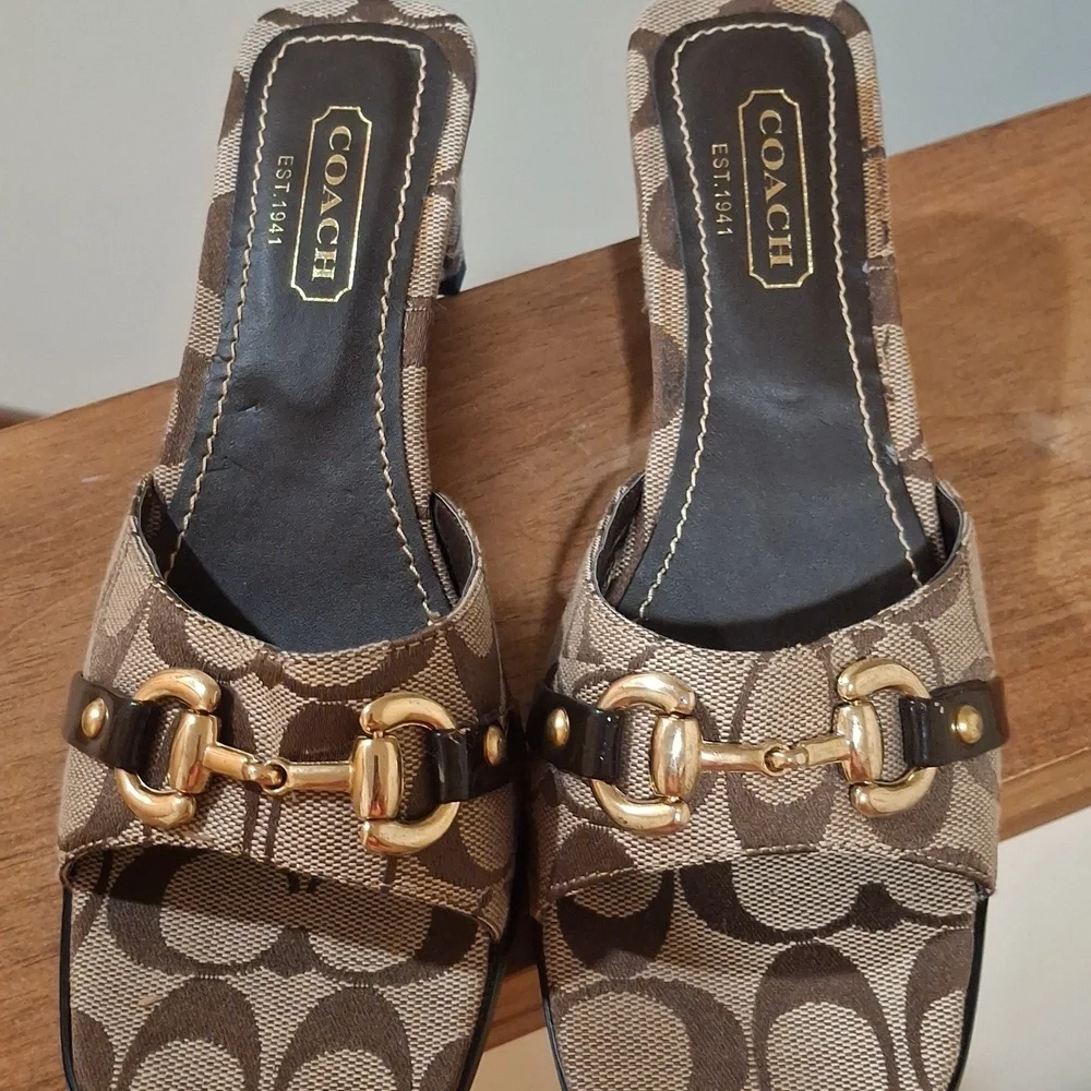 Coach Josie Shoes. Size 9 - Picture 2 of 4